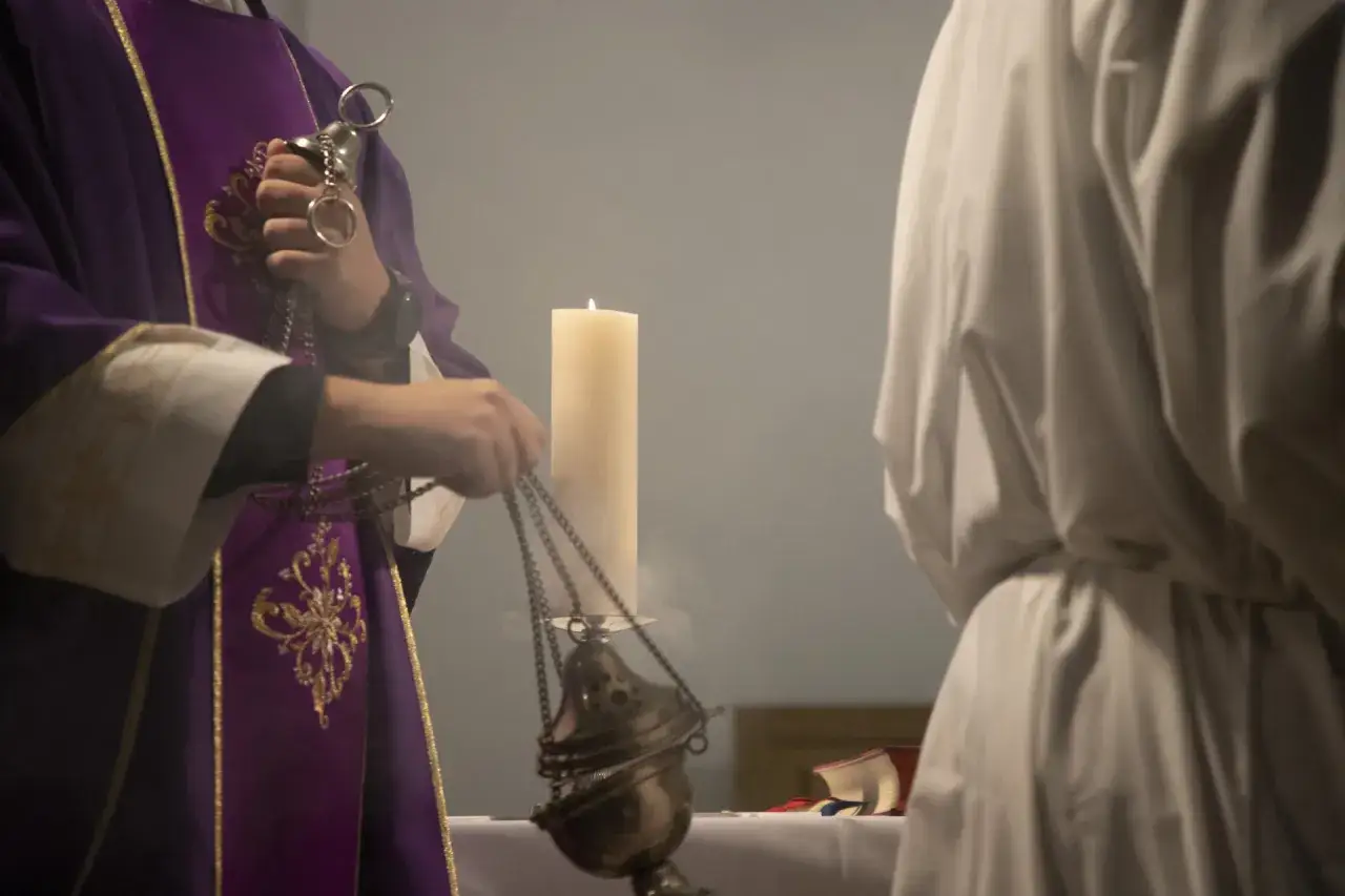 Zdjęcie Czy msza we wszystkich świętych jest obowiązkowa? Poznaj prawdę o tym dniu