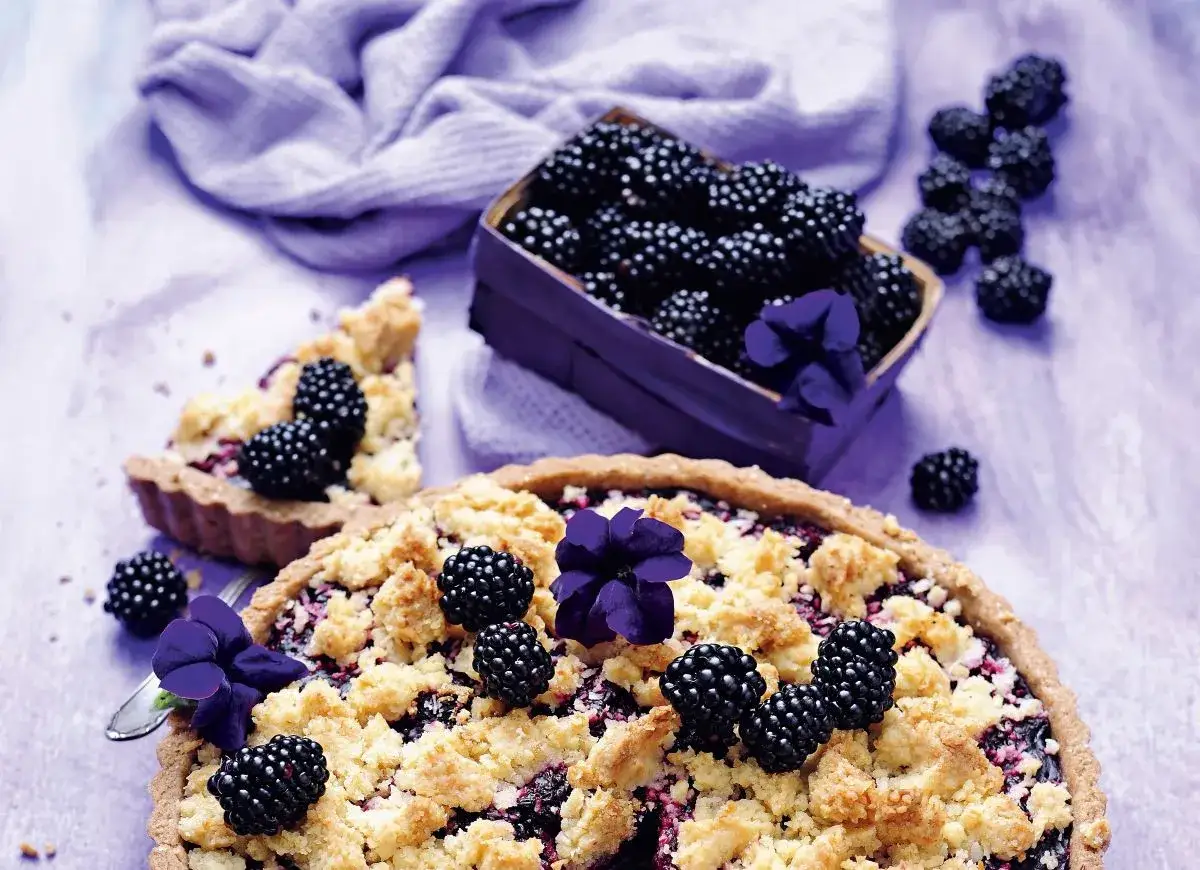 Zdjęcie Kruche ciasto z jeżynami - Jak zrobić ciasto z jeżynami i kruszonką