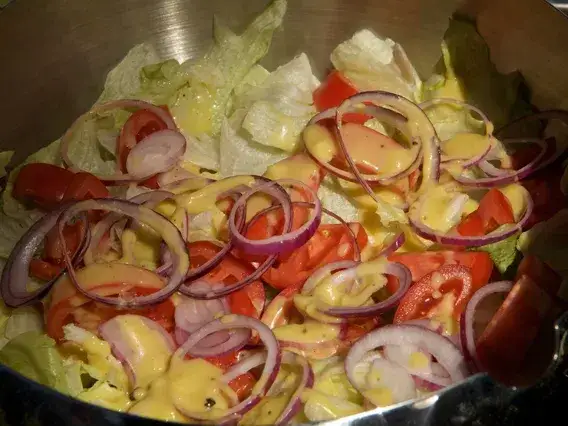 Zdjęcie Jak zrobić sałatkę z sałaty lodowej, która zachwyci każdego smakosza