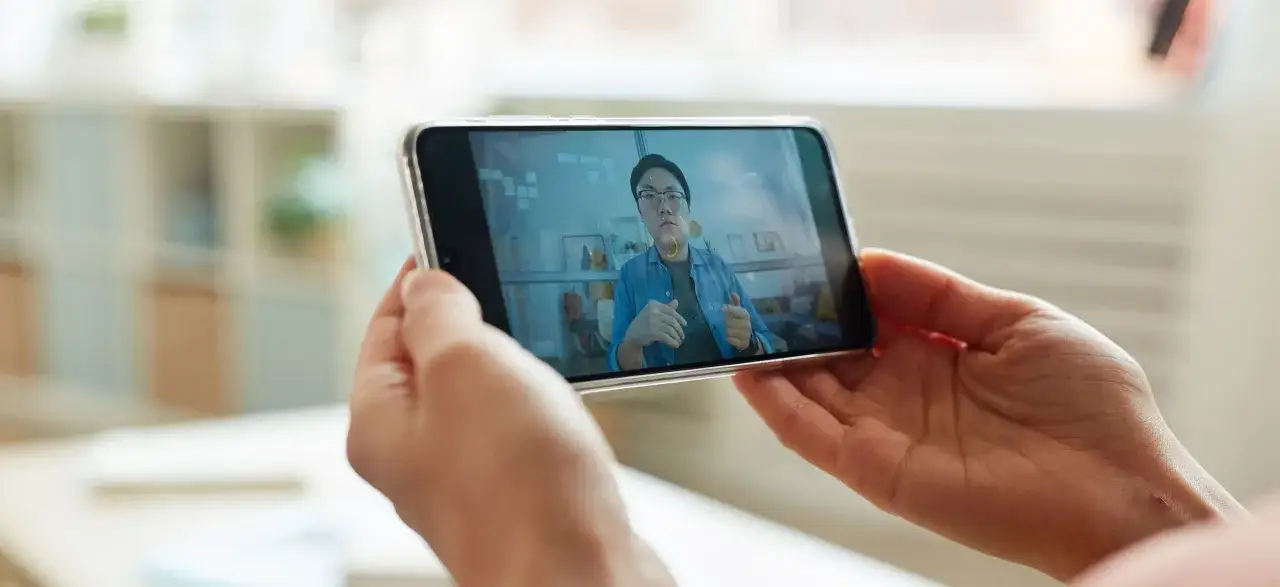 Zdjęcie Jak pobierać filmy z Facebooka bez naruszania praw autorskich