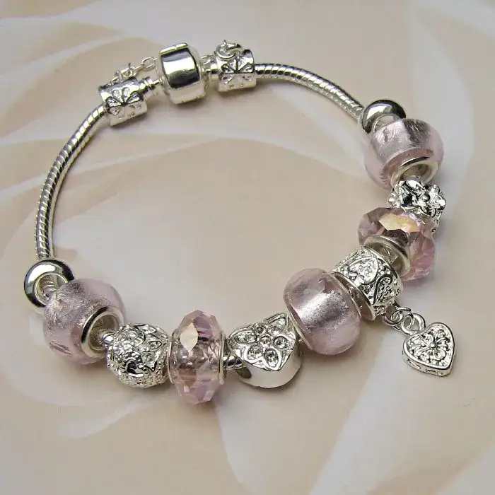 Zdjęcie Czy Pandora jest jeszcze modna? Aktualne trendy w biżuterii, które musisz znać