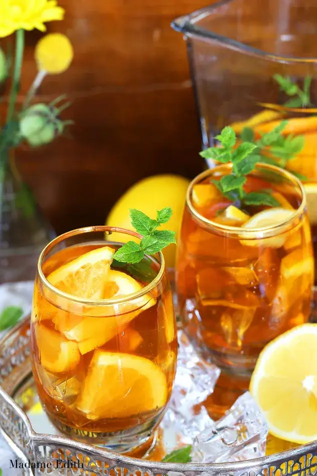 Zdjęcie Jak zrobić mrożoną herbatę – proste przepisy na orzeźwienie latem