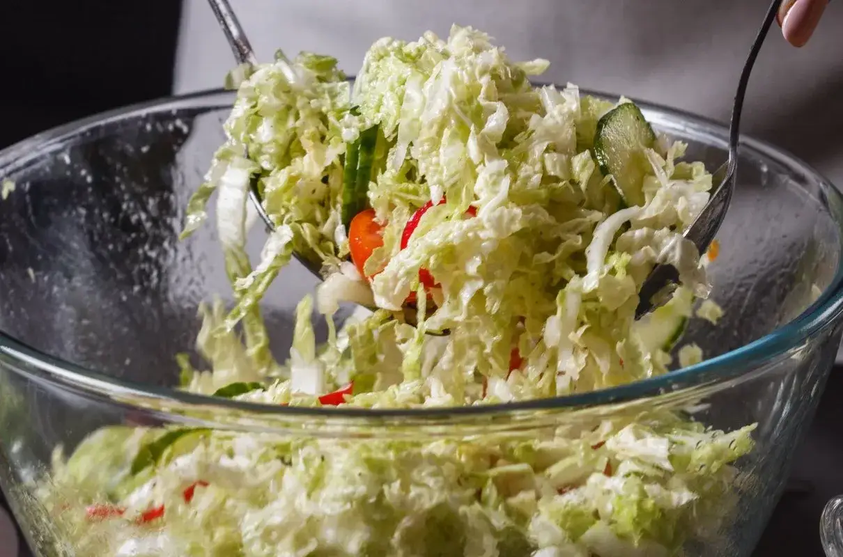 Zdjęcie Jakie surówki do kotletów jajecznych? Sprawdź najlepsze propozycje