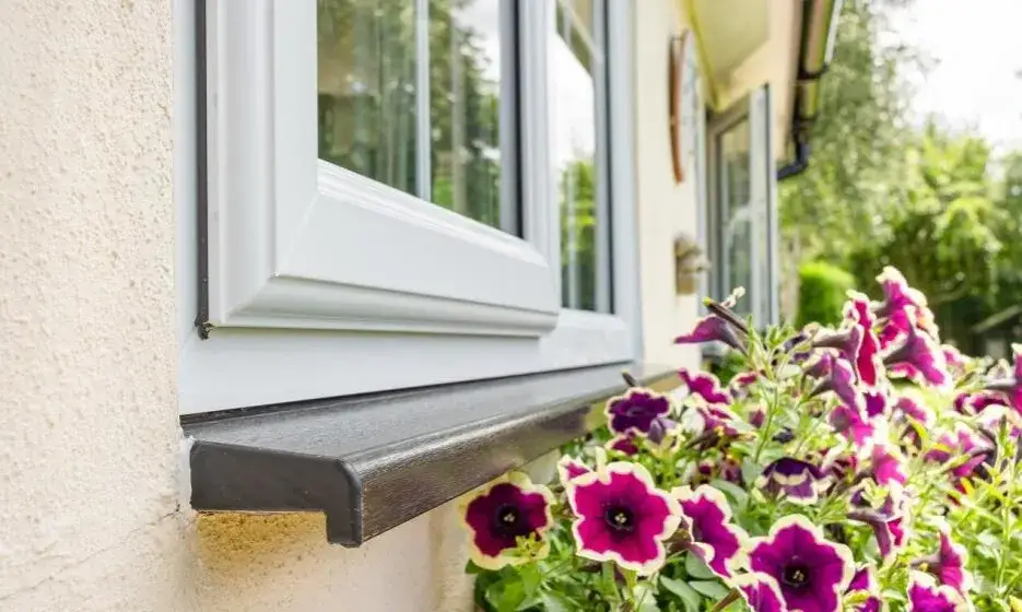 Zdjęcie Z czego parapety zewnętrzne? 7 materiałów - wady i zalety