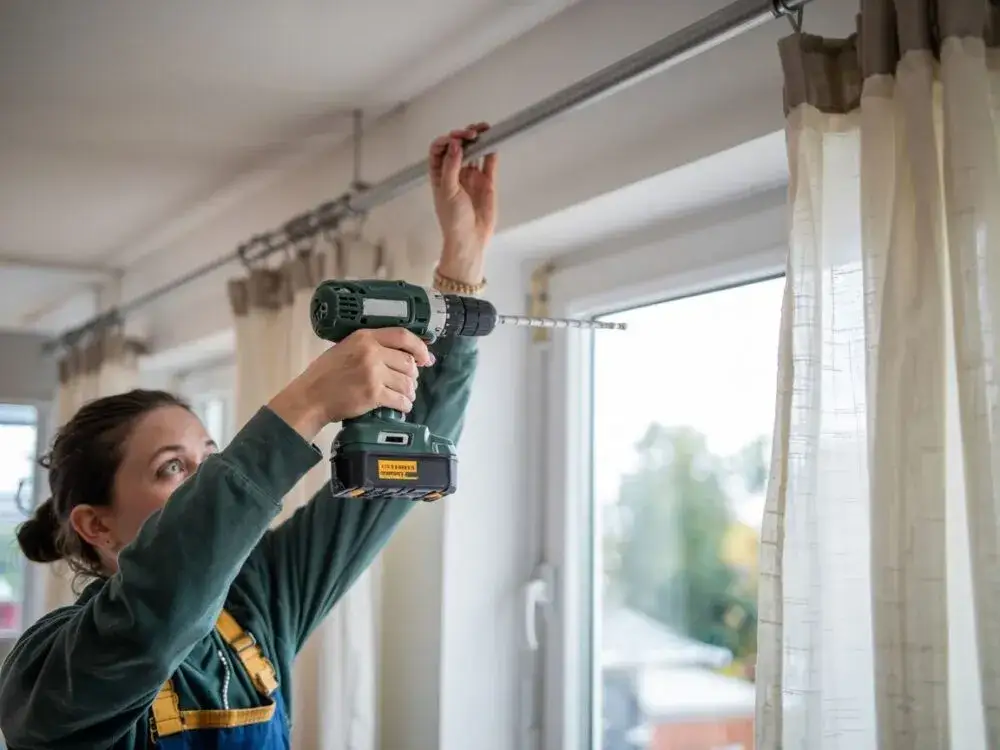 Zdjęcie Na jakiej wysokości zamontować karnisz, by uniknąć błęd&oacute;w?