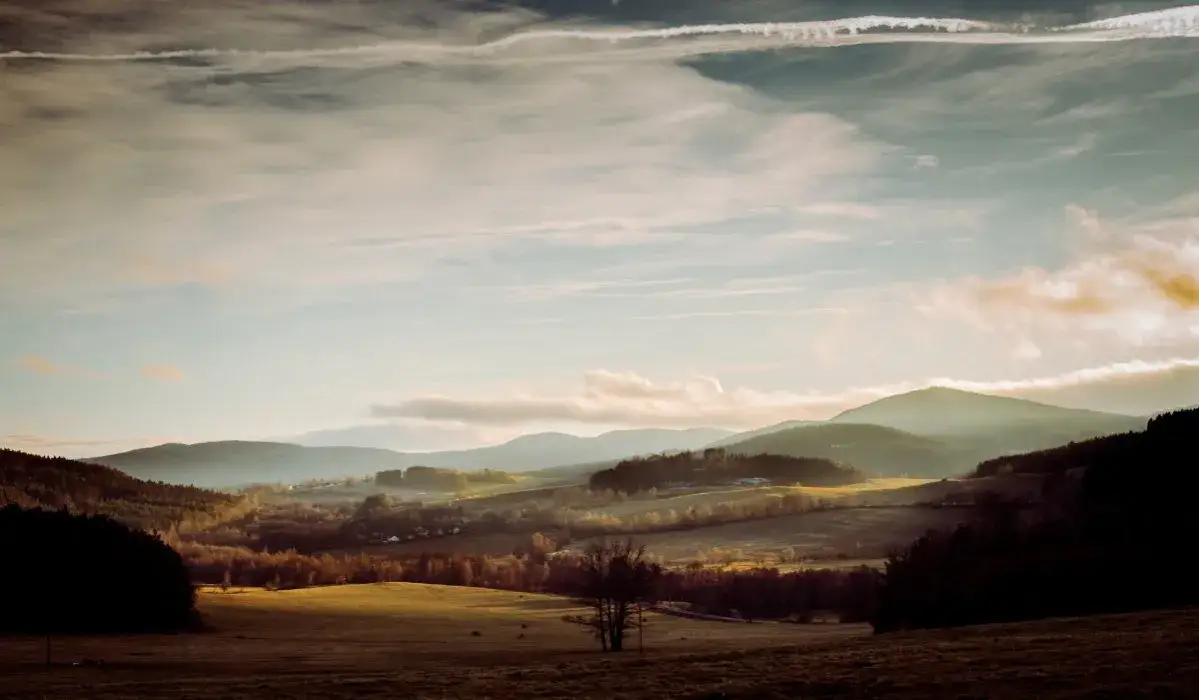 Zdjęcie Trasy motocyklowe w Czechach: odkryj niezapomniane widoki i przygody