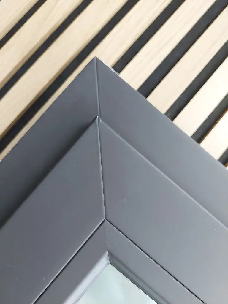 Zdjęcie Jaki kolor okien wybrać do domu, aby zwiększyć jego wartość?