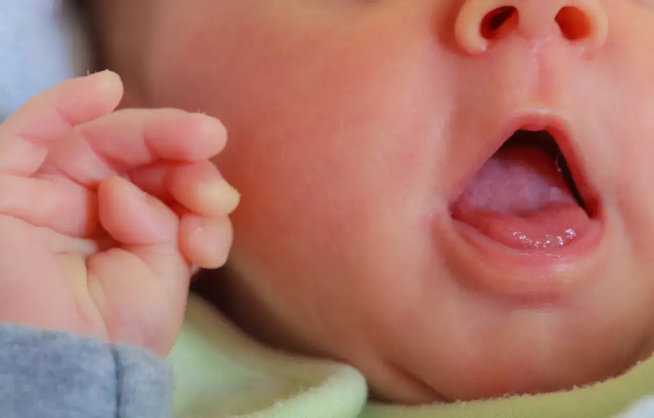 Zdjęcie Wiotkość krtani u niemowlaka - objawy, które mogą niepokoić rodziców