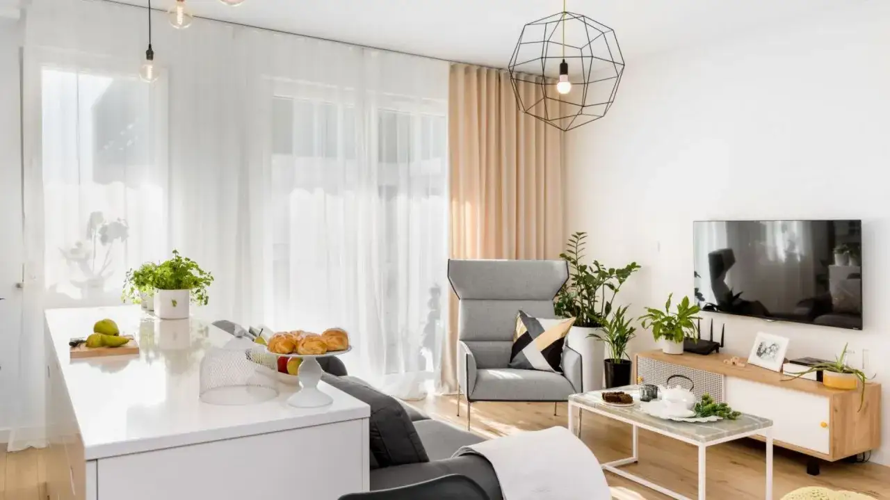 Zdjęcie Jakie zasłony do małego salonu? Poznaj 5 sprawdzonych trików