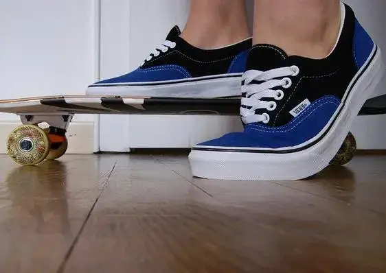 Zdjęcie Jak wybrać najlepsze buty na deskę? Porady i rekomendacje dla skateboarderów