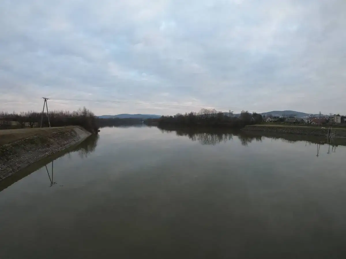 Zdjęcie Jezioro Sieniawskie: Tajemnice, atrakcje i niezapomniane wrażenia