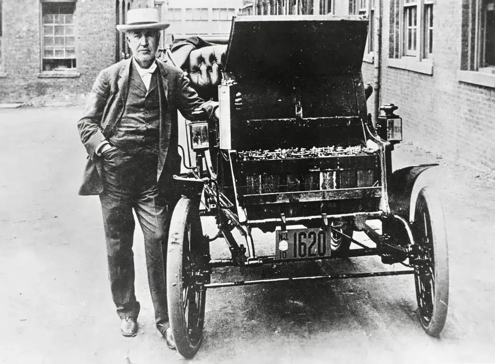 Zdjęcie Kto wynalazł samochód elektryczny? Odkryj fascynującą historię wynalazków