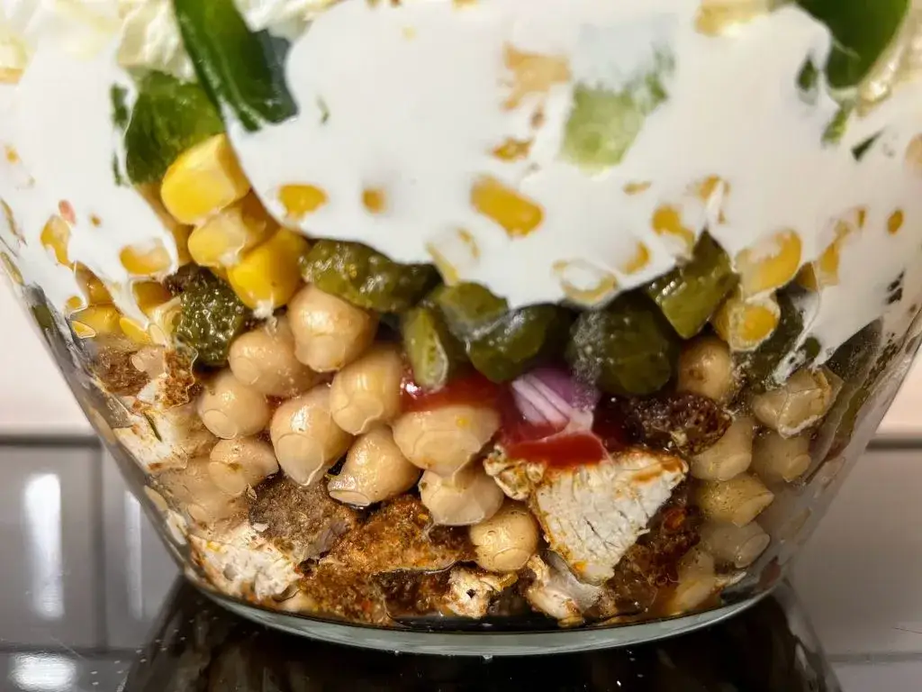 Zdjęcie Ile kalorii ma sałatka gyros? Sprawdź, co może Cię zaskoczyć