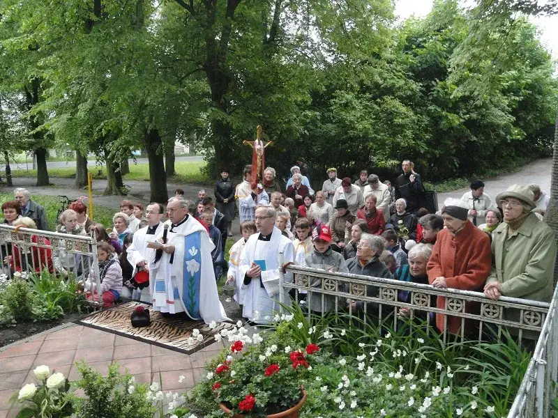 Zdjęcie Majówka w kościele – znaczenie, tradycje i historia nabożeństw