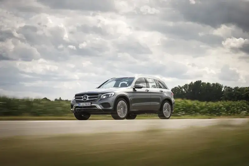 Zdjęcie Mercedes GLC benzyna czy diesel - co wybrać dla oszczędności?