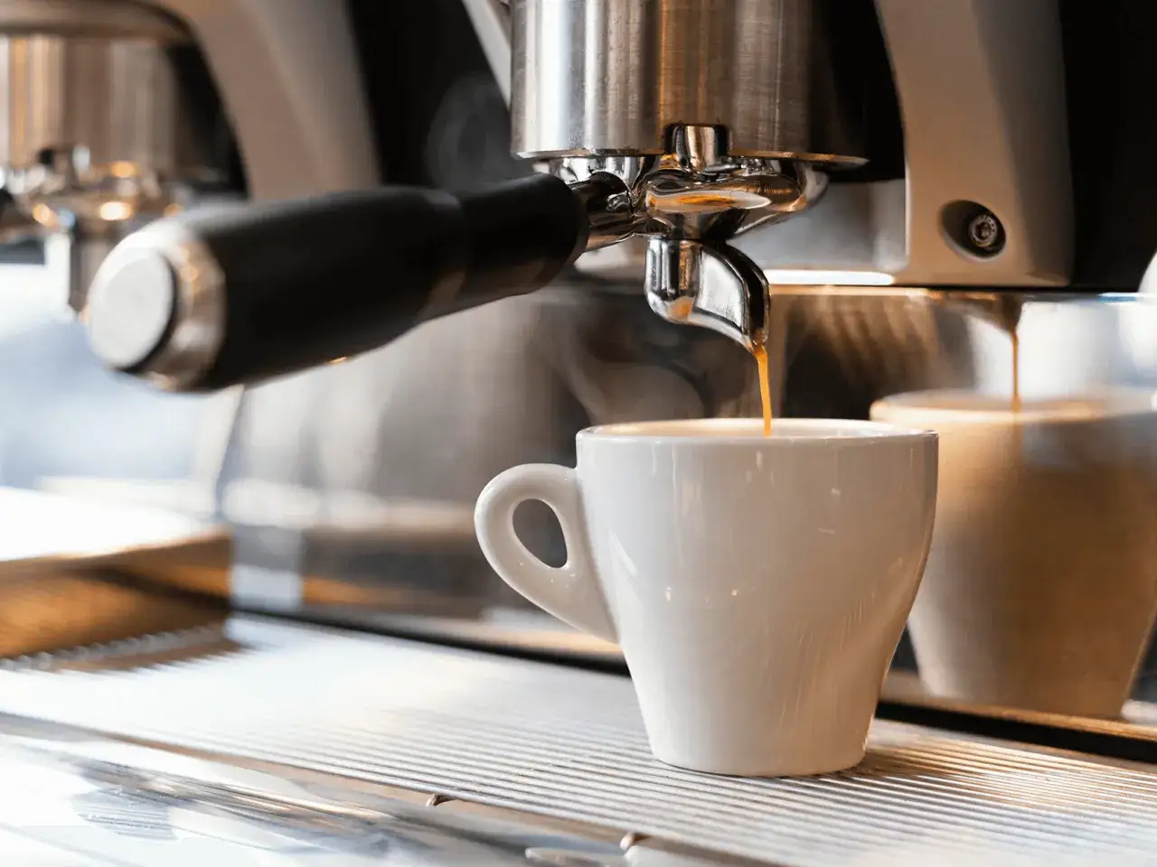 Zdjęcie Ile prądu ciągnie ekspres do kawy Delonghi i jak zaoszczędzić?