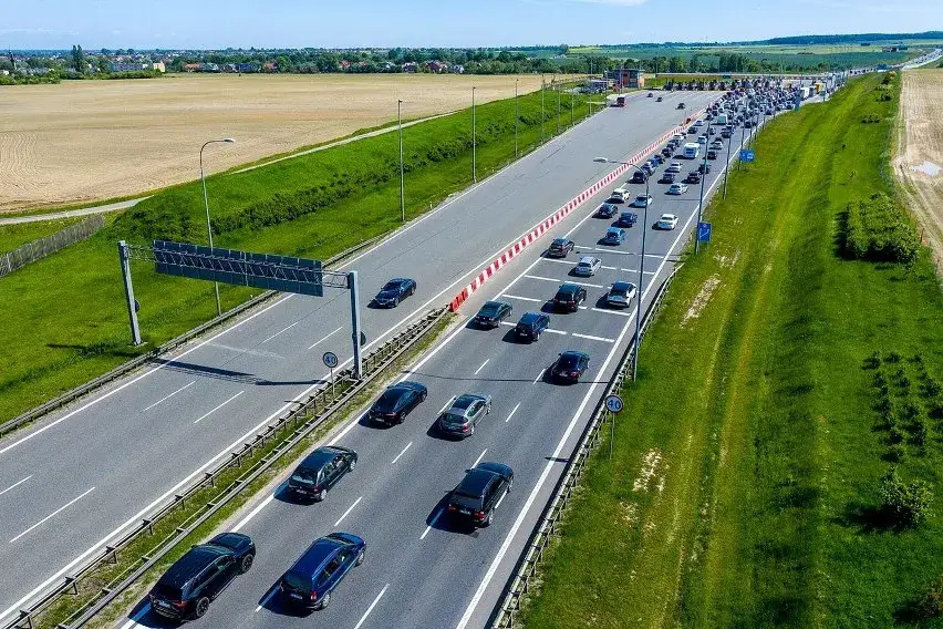 Zdjęcie Czy na autostradzie A1 trzeba mieć e-toll? Sprawdź obowiązki i konsekwencje