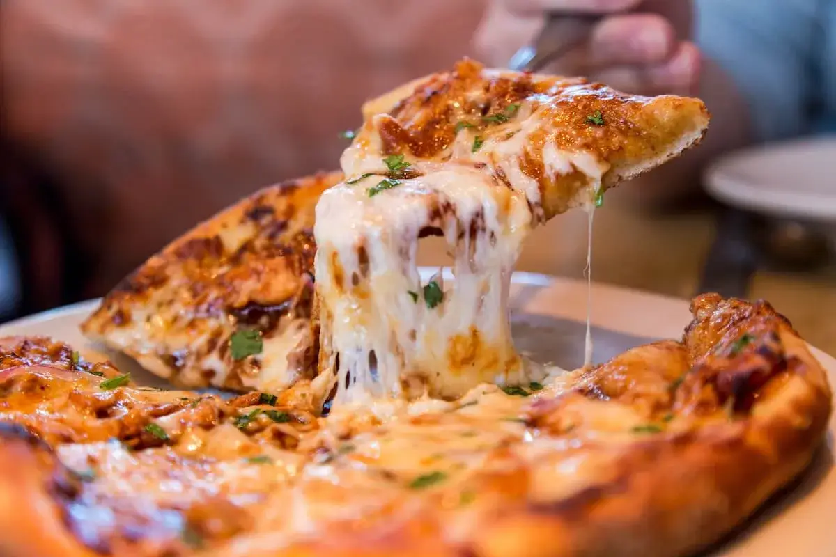 Zdjęcie Ile kalorii ma pizza? Zaskakujące różnice między rodzajami pizzy