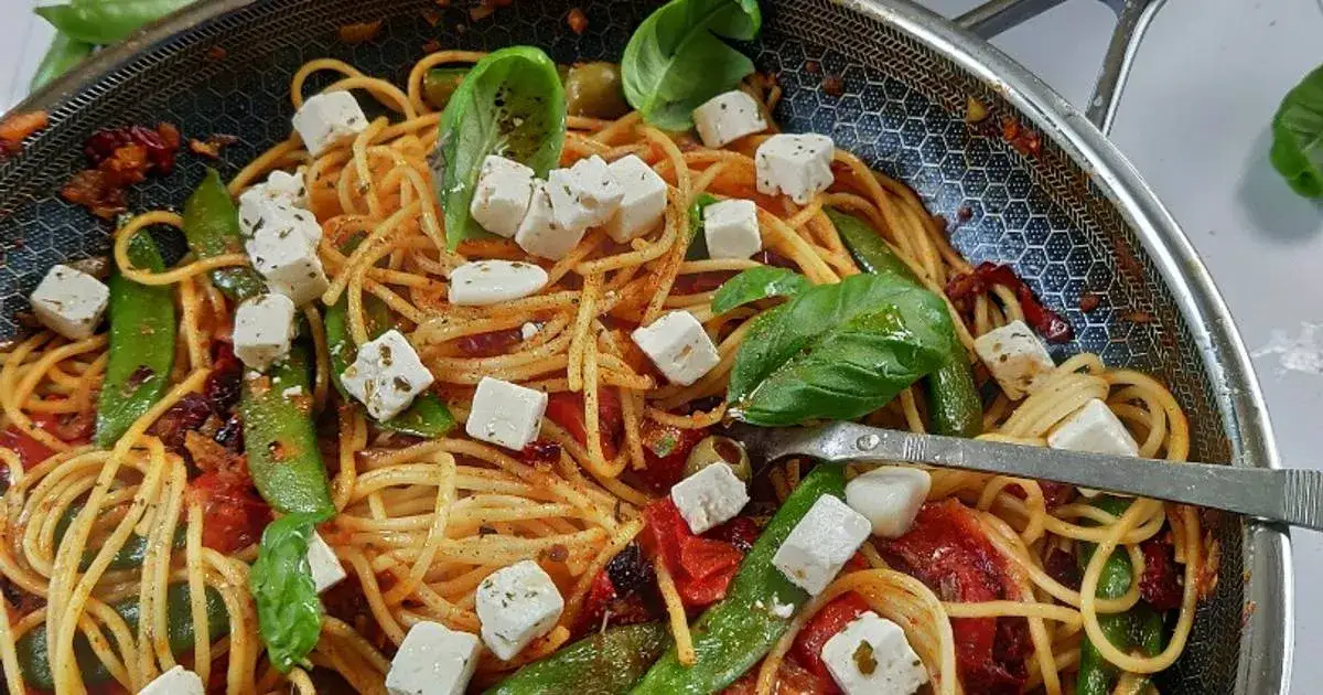 Zdjęcie Proste przepisy na spaghetti pomidorowe, które zachwycą Twoje kubki smakowe
