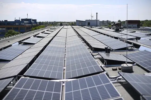 Zdjęcie Ile energii wyprodukuje fotowoltaika 8 kW? Sprawdź, co wpływa na wydajność