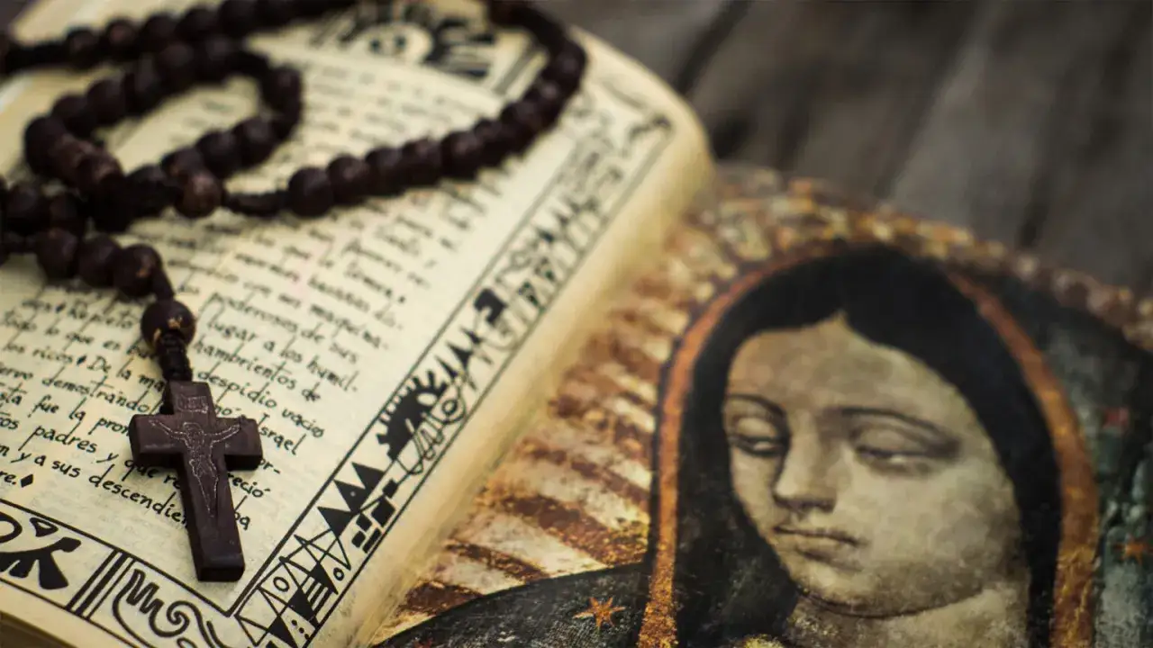 Zdjęcie Skąd się wziął różaniec? Historia i znaczenie w tradycji katolickiej