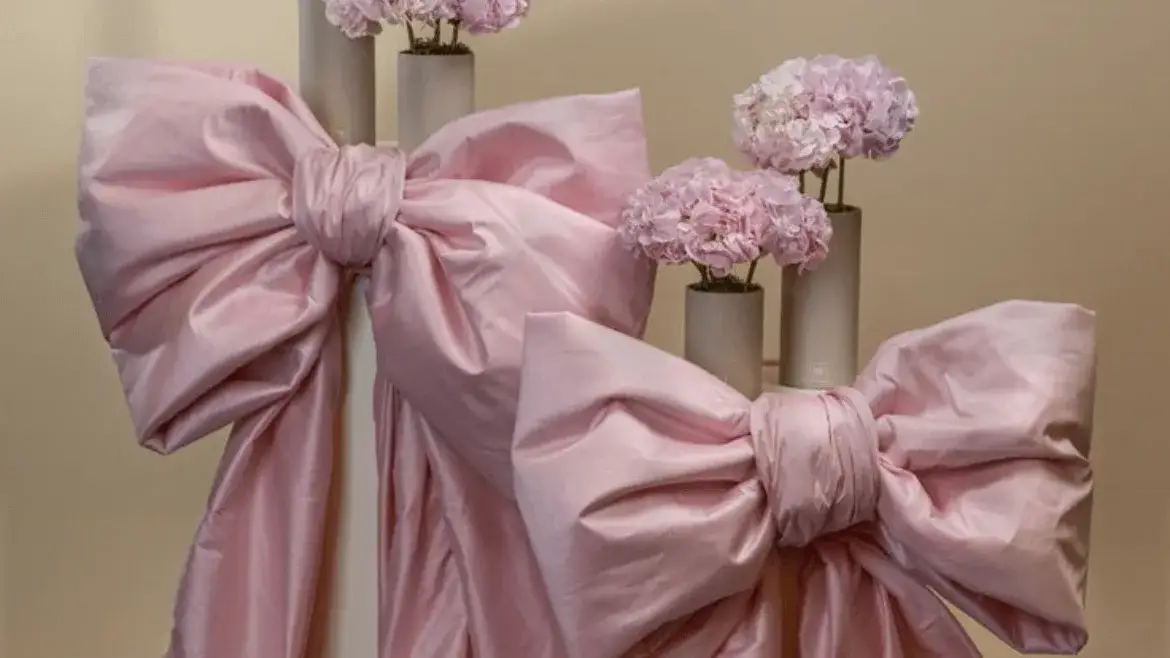 Zdjęcie Jak zrobić kokardy z tiulu na wesele - proste kroki i pomysły