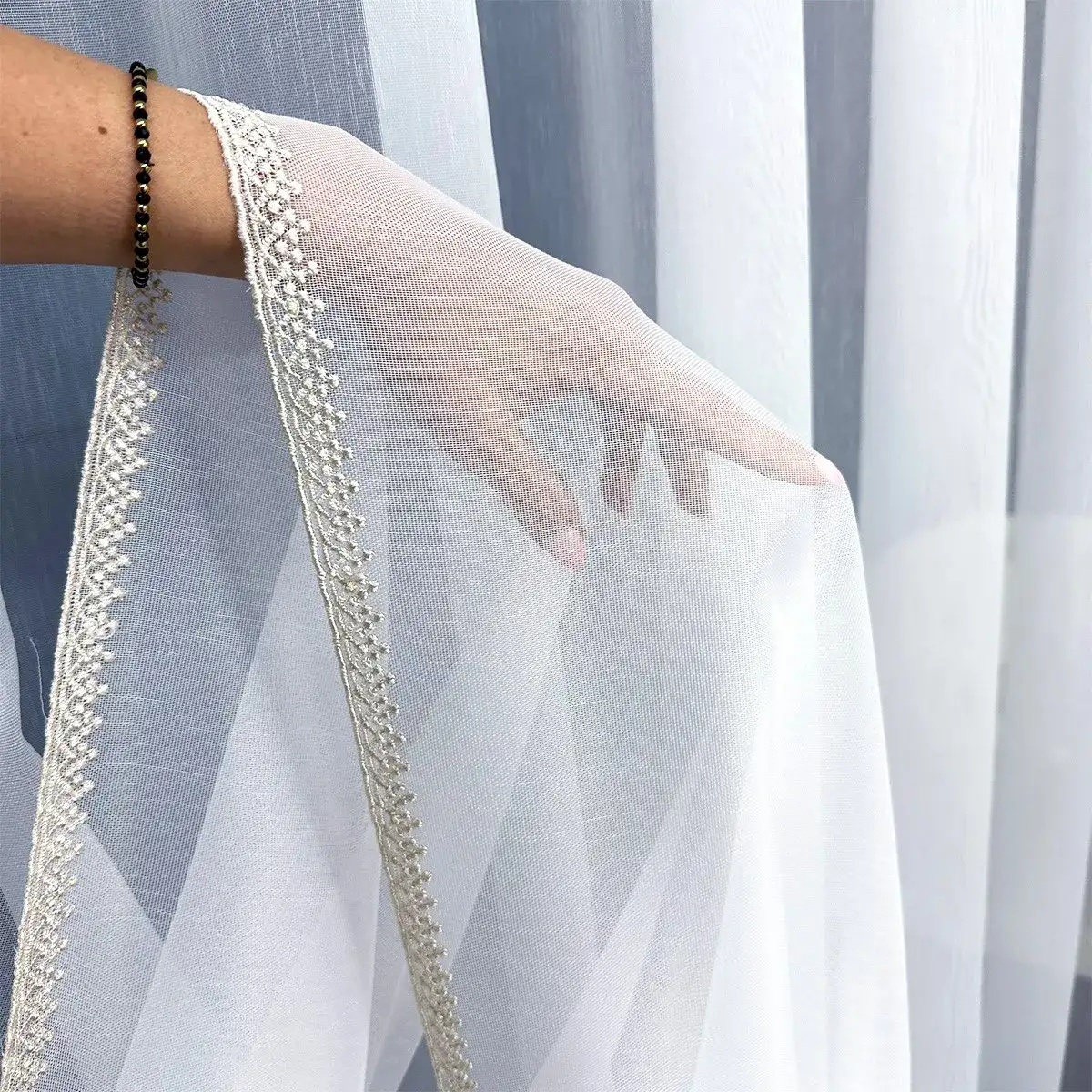 Zdjęcie Jakie firanki do sypialni wybrać, aby stworzyć przytulny klimat?