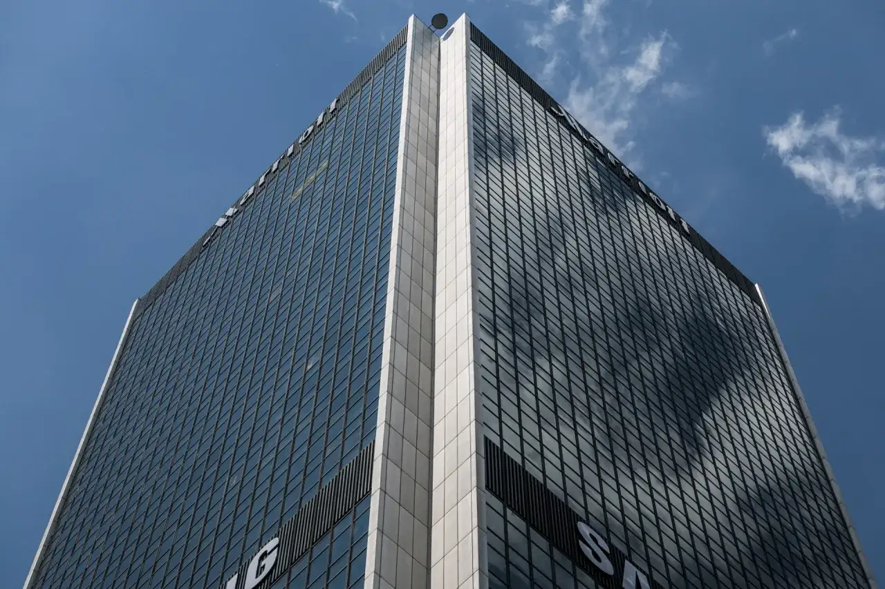 Zdjęcie Hotel Marriott Warszawa - Ile pięter naprawdę ma ten budynek?