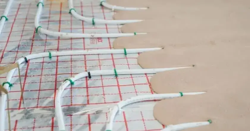 Zdjęcie Jaka grubość wylewki na podłogówkę? Uniknij błędów i kosztów