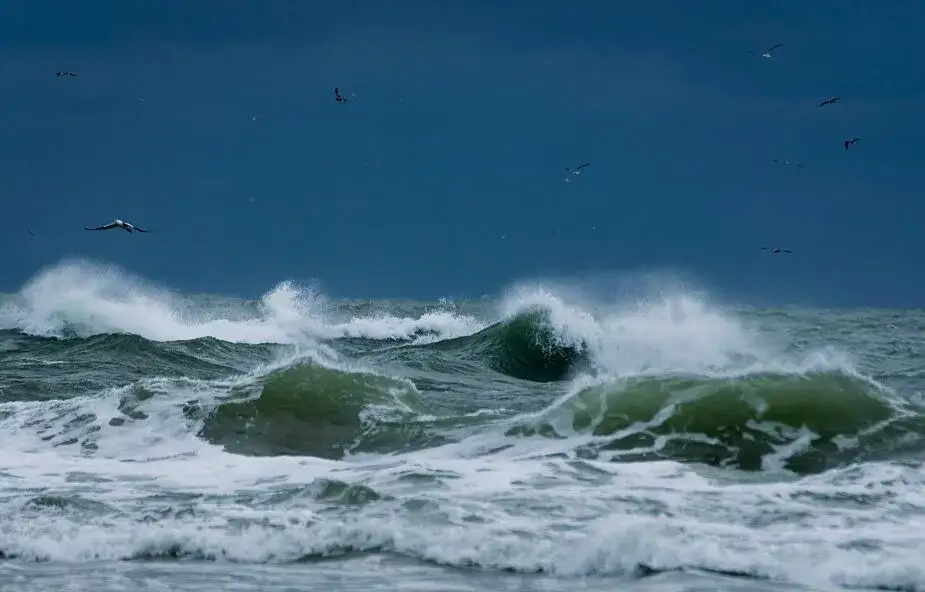 Zdjęcie Kiedy są sztormy na Bałtyku? Sprawdź, jak uniknąć niebezpieczeństw