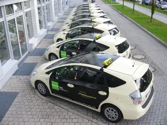 Zdjęcie Ile kosztuje taxi w Niemczech? Sprawdź ceny i uniknij niepotrzebnych wydatków!