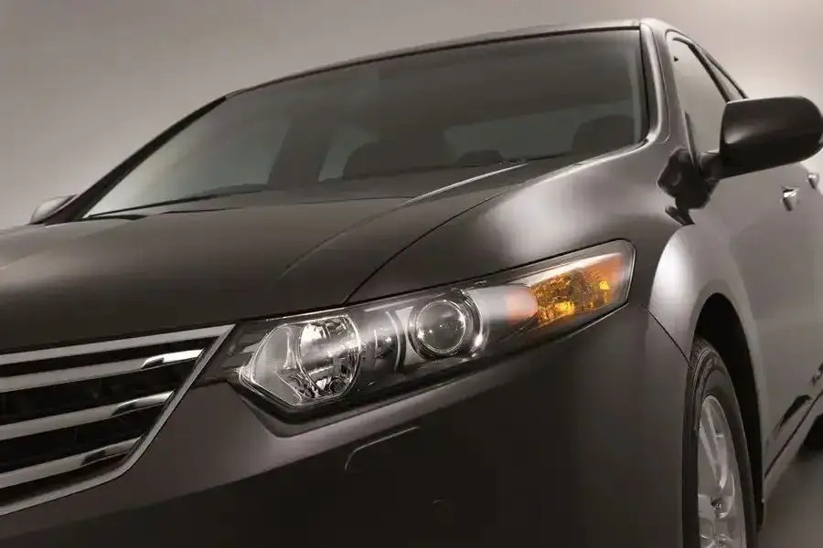 Zdjęcie Honda Accord 8 - jakie silniki oferują najlepsze osiągi i oszczędność?