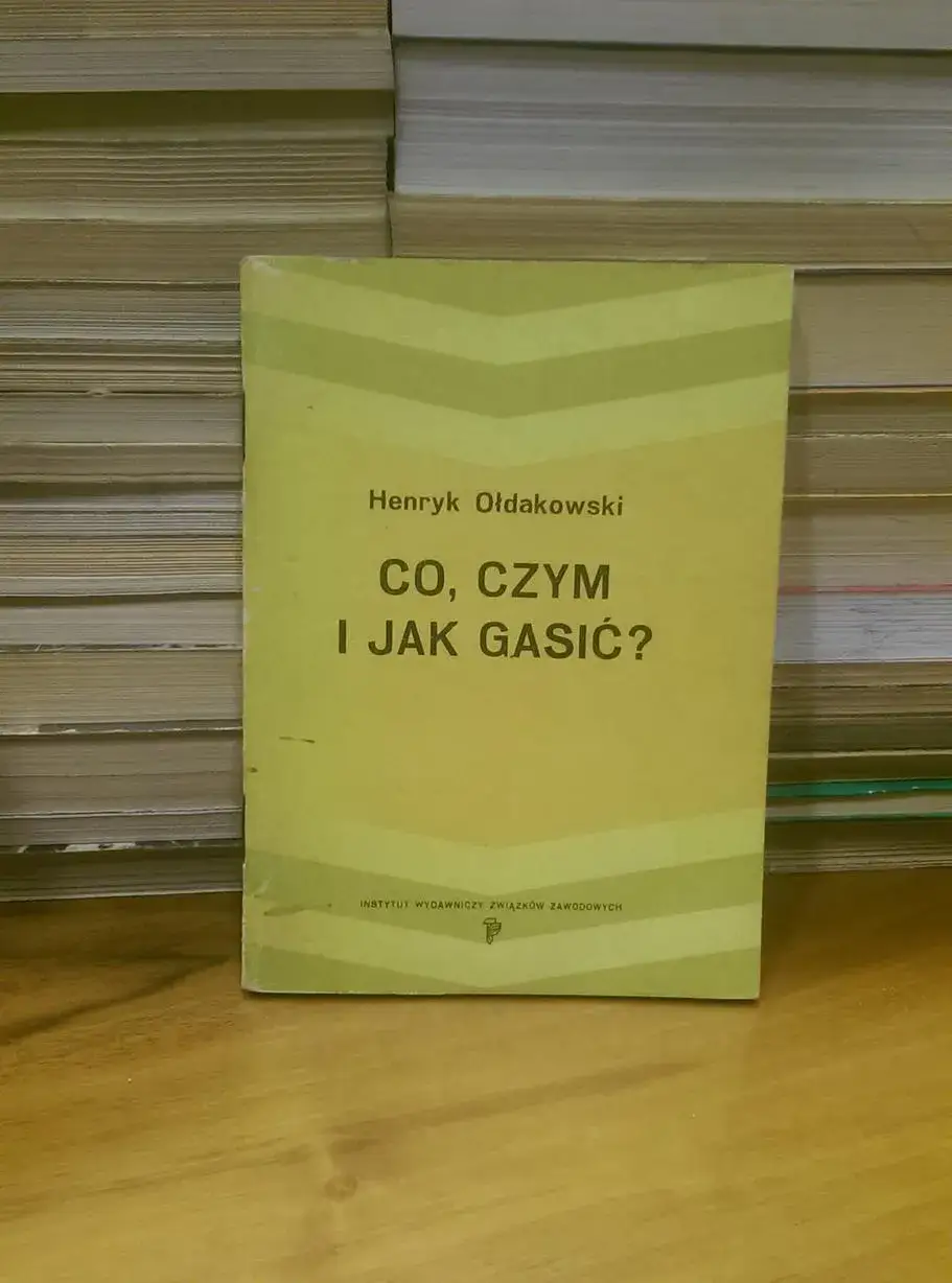 Zdjęcie Czym gasić benzynę? Bezpieczne metody i czego unikać w przypadku pożaru
