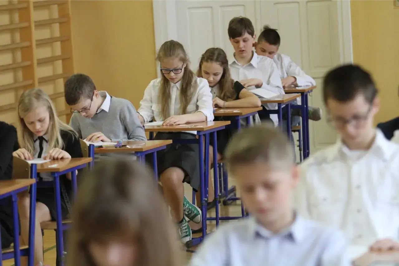 Zdjęcie Co ubrać na egzamin ósmoklasisty, by czuć się pewnie i wygodnie