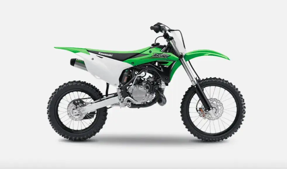 Zdjęcie Ile koni ma Kawasaki KX 85? Zaskakujące osiągi motocykla dla młodych zawodników