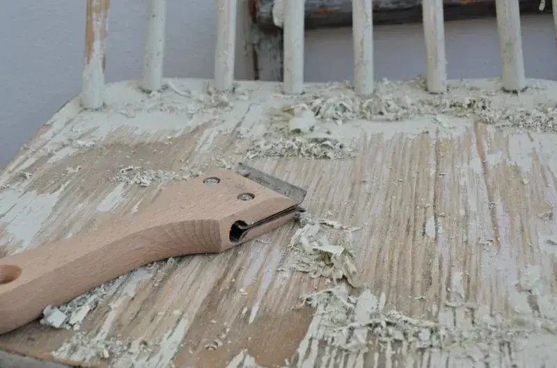 Zdjęcie Jak usunąć farbę kredową z mebli - skuteczne metody i porady