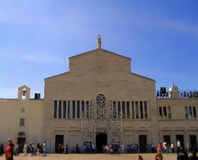 Zdjęcie Sanktuarium w San Giovanni Rotondo: historia i tajemnice Padre Pio