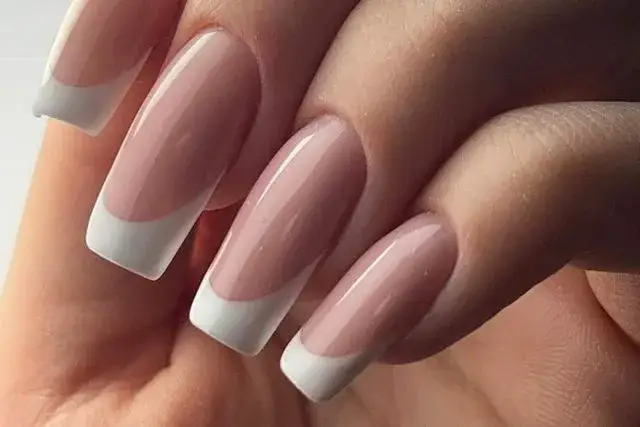 Zdjęcie Ile kosztuje french manicure? Zobacz, co wpływa na ceny w salonach