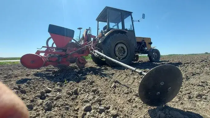 Zdjęcie Jak ustawić siewnik do nawozu, aby uniknąć błędów i strat w plonach