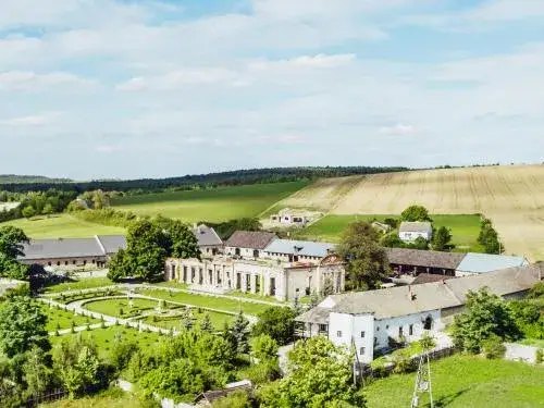 Zdjęcie Ruiny zamku w Sobkowie: historia, atrakcje i tajemnice, które zaskakują