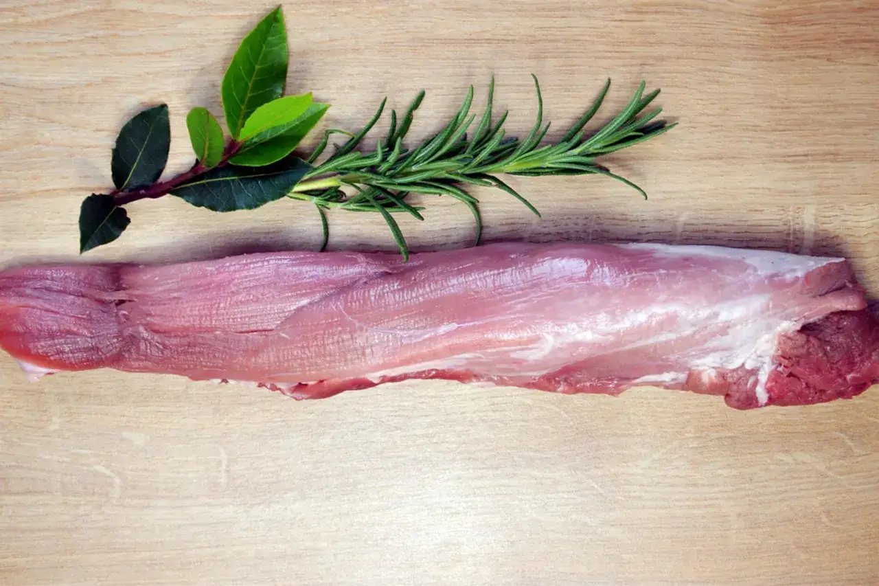 Zdjęcie Polędwica wieprzowa - odkryj, z kt&oacute;rej części świni pochodzi