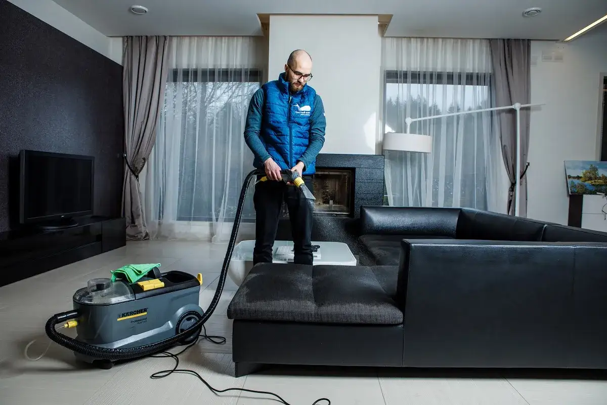 Zdjęcie Jak skutecznie czyścić skórzaną kanapę domowymi sposobami bez uszkodzeń