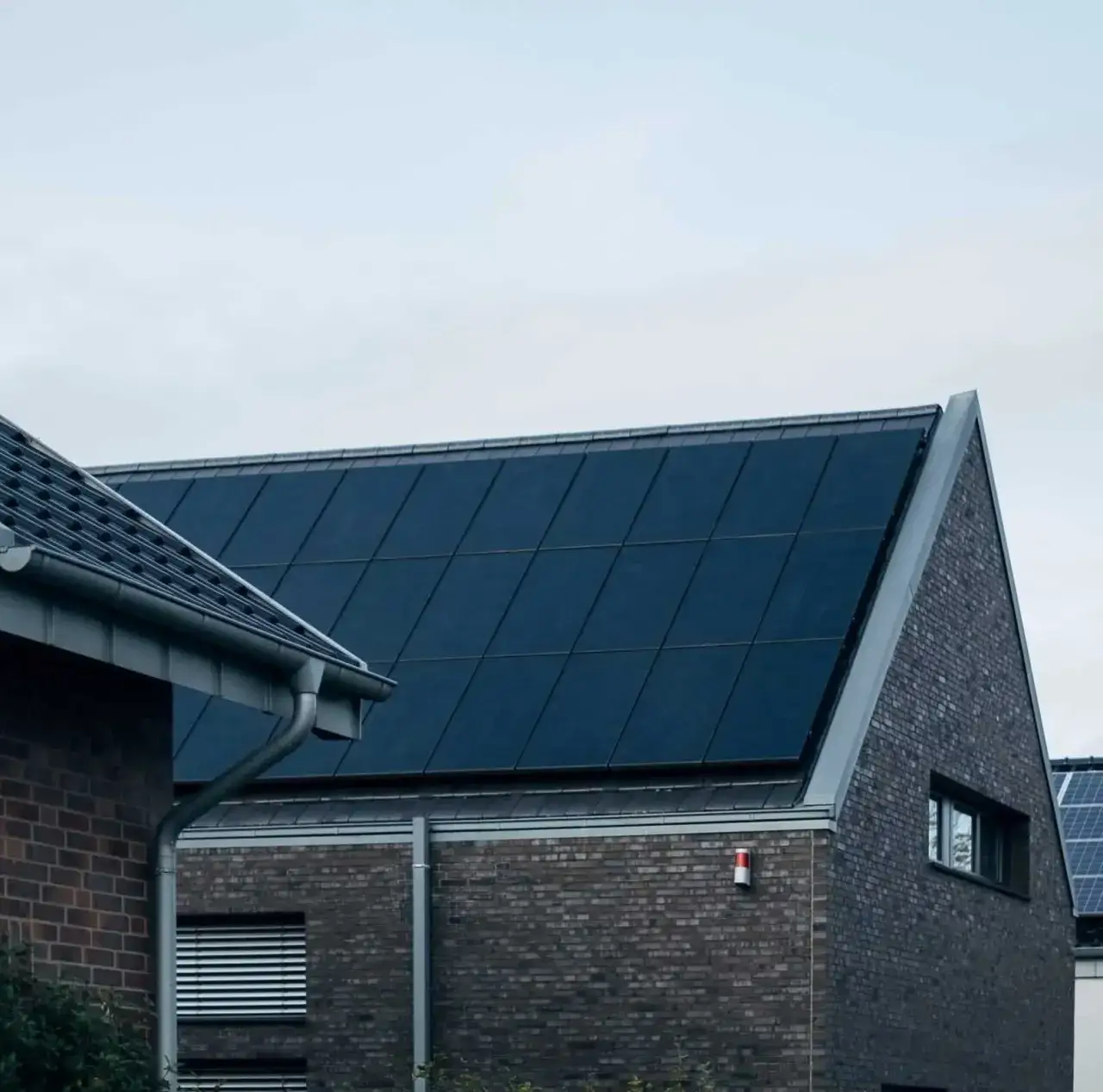 Zdjęcie Jaki kąt nachylenia dachu do fotowoltaiki, aby uniknąć strat energii?