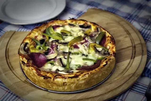 Zdjęcie Pizza jak z Pizza Hut - sekrety idealnego ciasta i dodatków