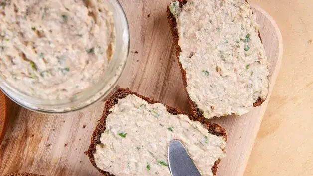 Zdjęcie Czym smarować chleb przy wysokim cholesterolu? Zdrowe alternatywy