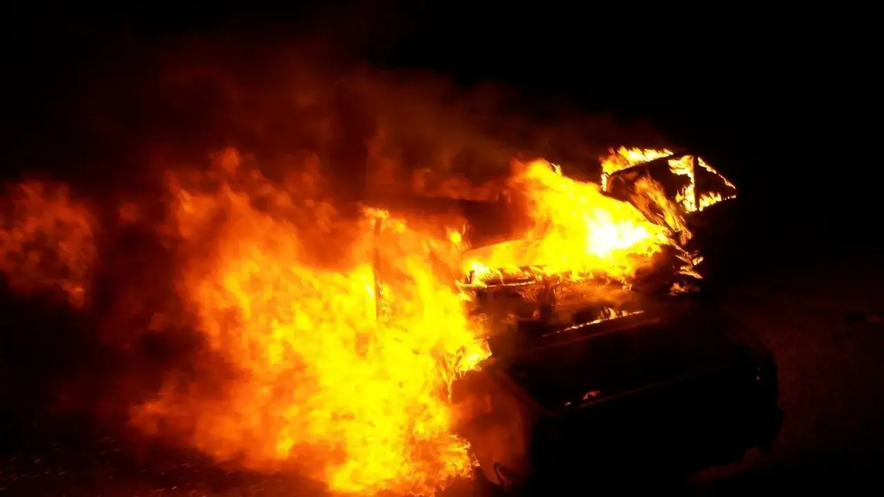 Zdjęcie Jak gasić samochód elektryczny: skuteczne metody i bezpieczeństwo