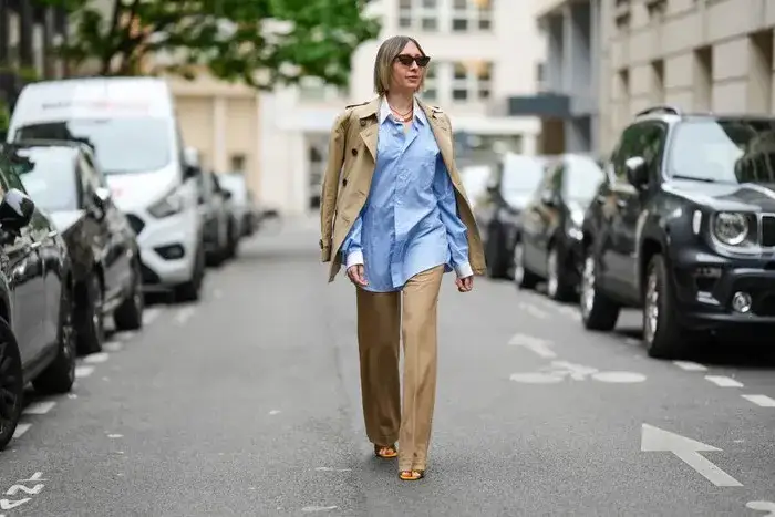 Zdjęcie Jaką bluzkę wybrać do kremowych spodni, aby wyglądać stylowo?