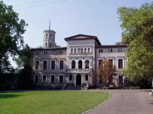 Zdjęcie Pałac w Sypniewie: historia, architektura i wydarzenia, które zaskakują