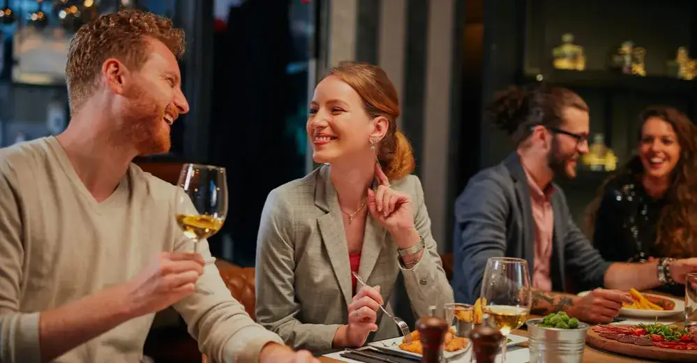 Zdjęcie Jak się ubrać na obiad rodzinny, aby wyglądać stylowo i komfortowo