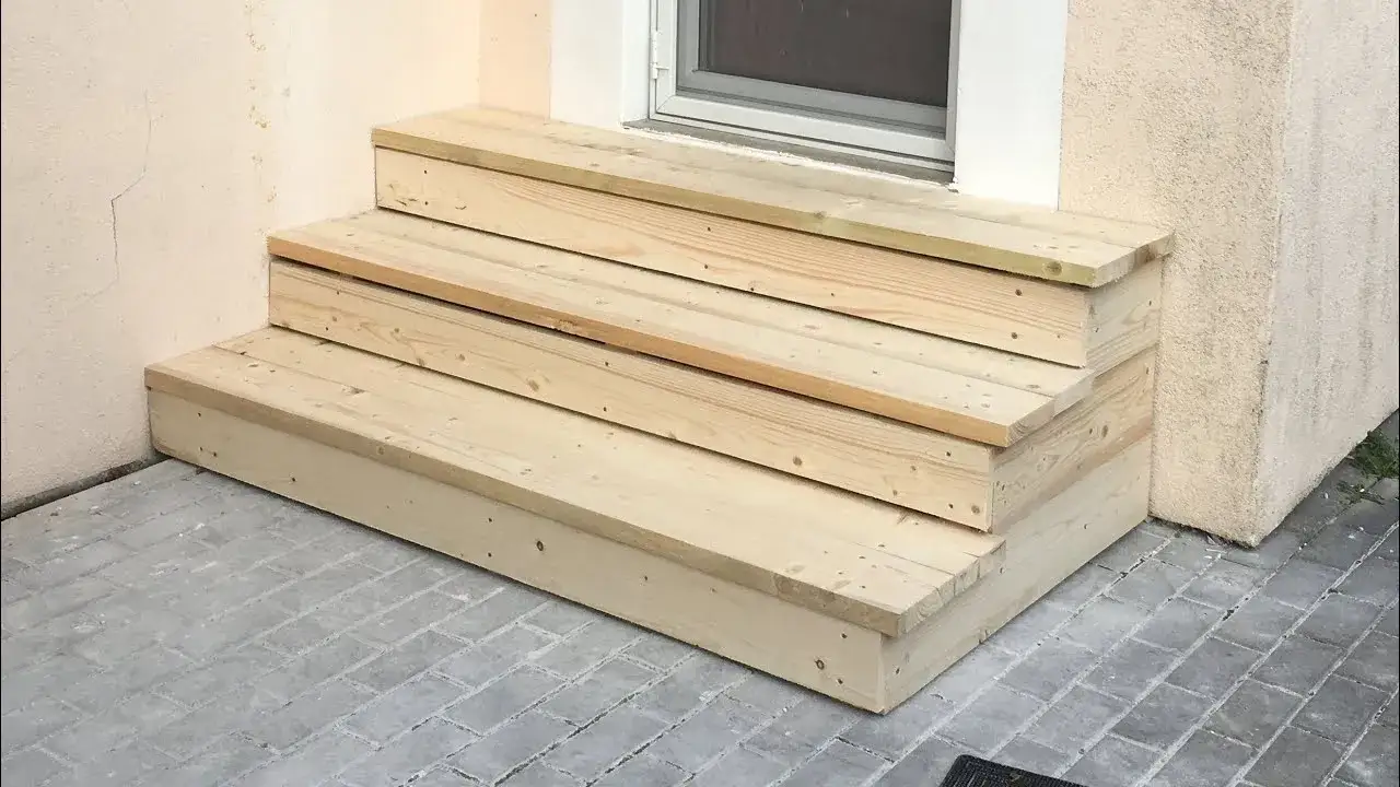 Zdjęcie Drewniane schody tarasowe krok po kroku. Uniknij kosztownych błędów przy budowie